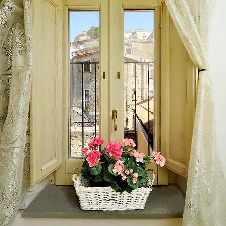 Residenza Matarazzo E Le Sue Soffitte アパート カステッラバーテ