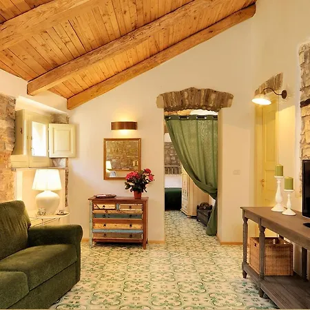Residenza Matarazzo E Le Sue Soffitte 카스텔라바테